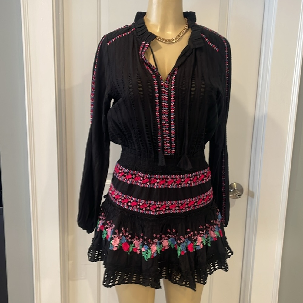 Misa Los Angeles V-Neck mini dress Long sleeves Black with flowers Small